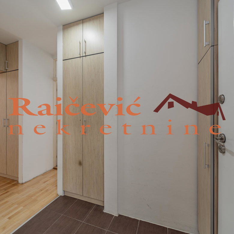 Četvorosoban stan na prodaju, Karaburma, Beograd, 93m², 219.000 €