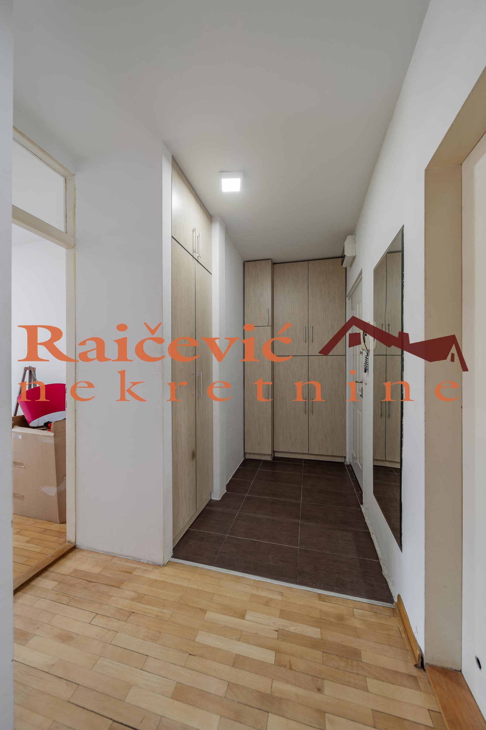 147964 Četvorosoban stan na prodaju, Karaburma, Beograd, 93m², 219.000 €