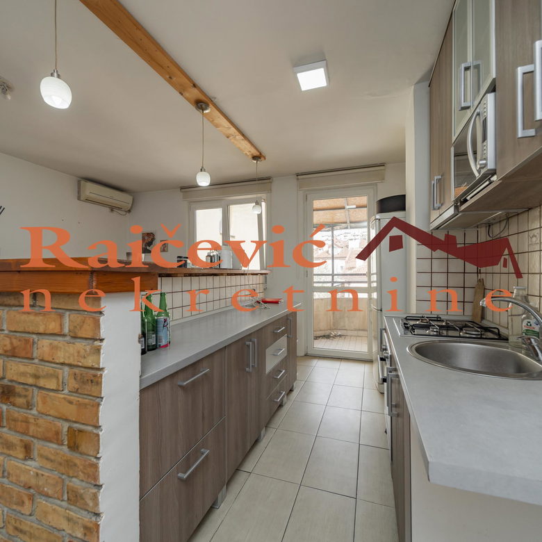 Četvorosoban stan na prodaju, Karaburma, Beograd, 93m², 219.000 €