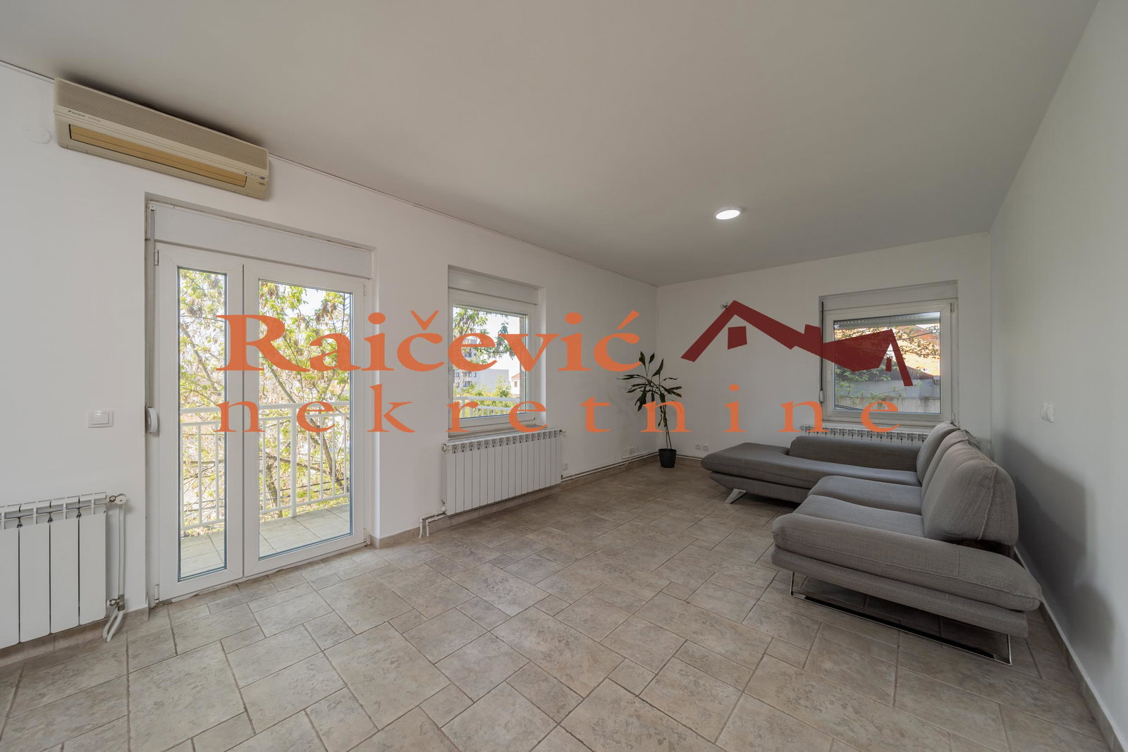 Stan Prodaja Beograd Kluz 90 m2