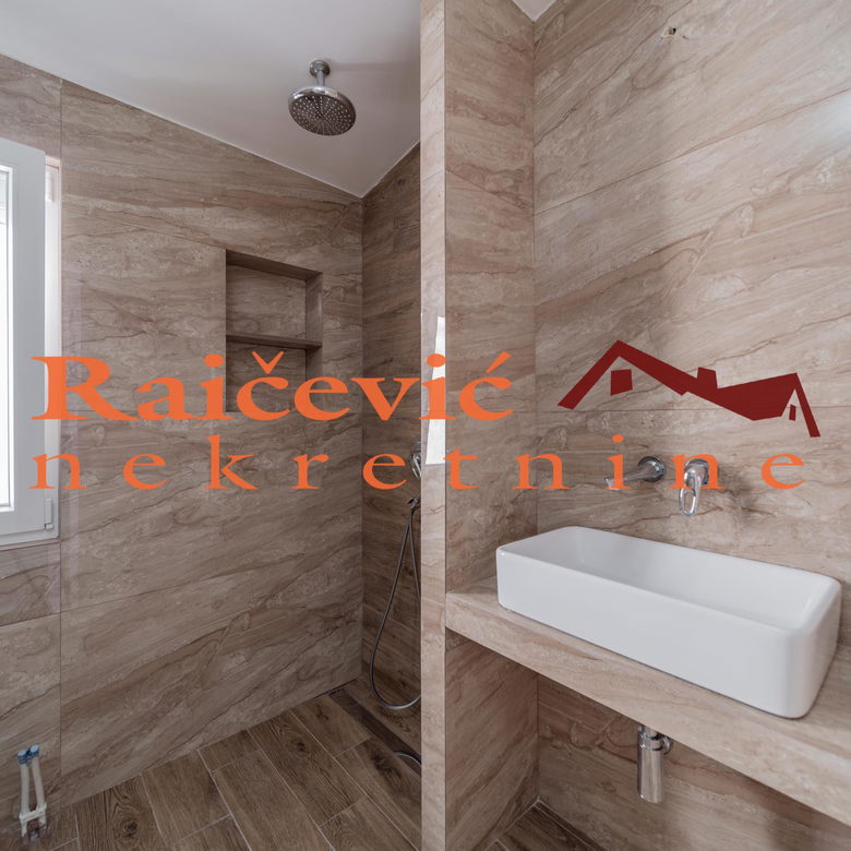 Trosoban stan na prodaju, Profesorska Kolonija, Beograd, 83m², 237.500 €