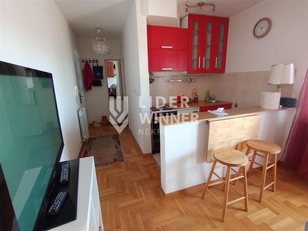 Jednosoban stan za izdavanje, Cvetkova Pijaca, Beograd, 30m², 450 €/mes