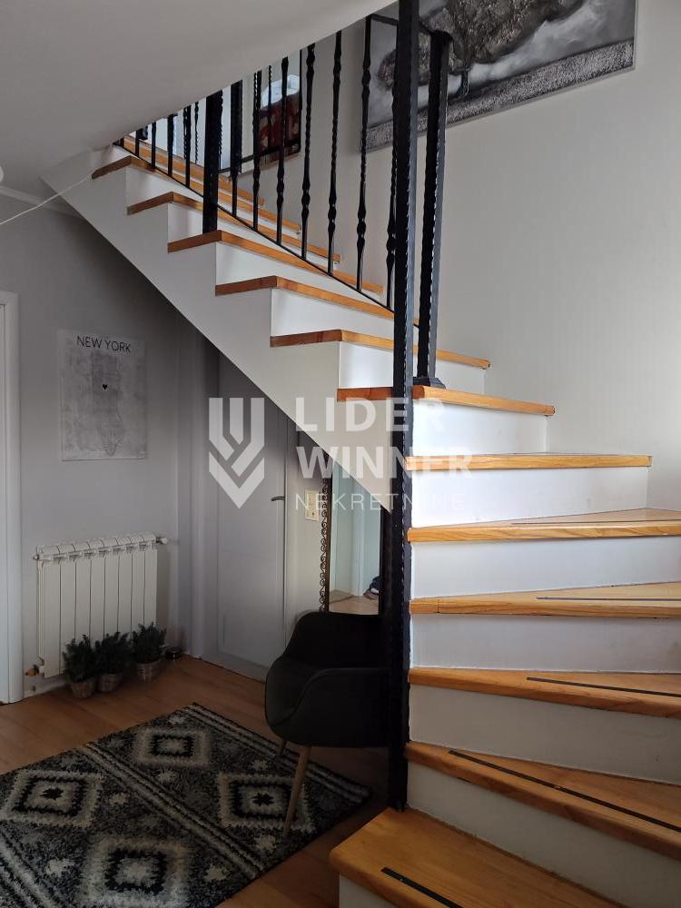 Kuća na prodaju, Ugrinovci, Beograd, 340m², 340.000 €