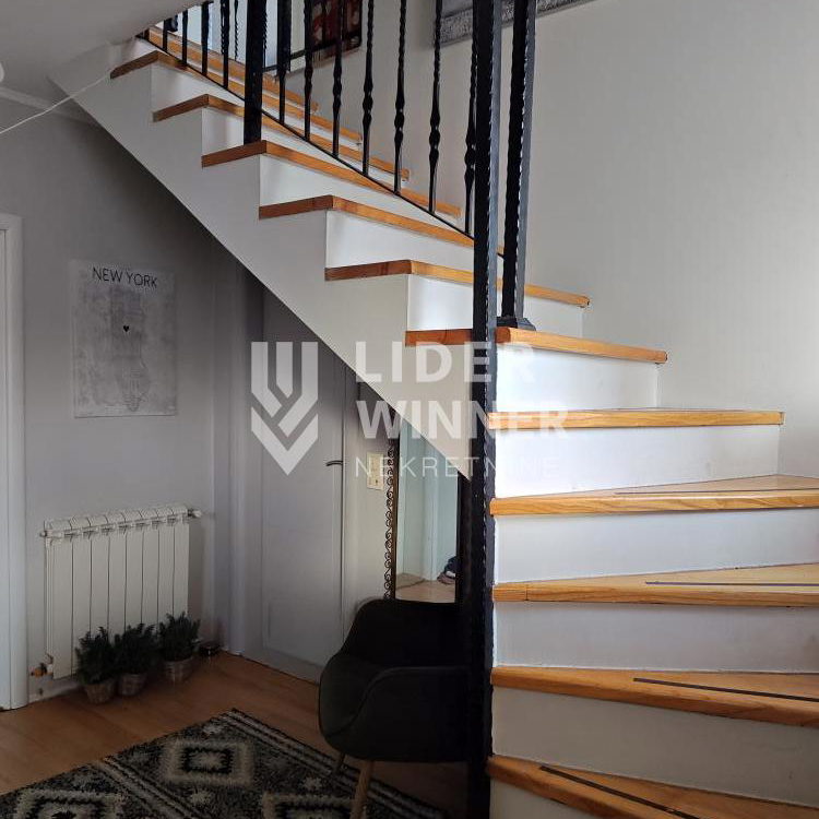 Kuća na prodaju, Ugrinovci, Beograd, 340m², 340.000 €