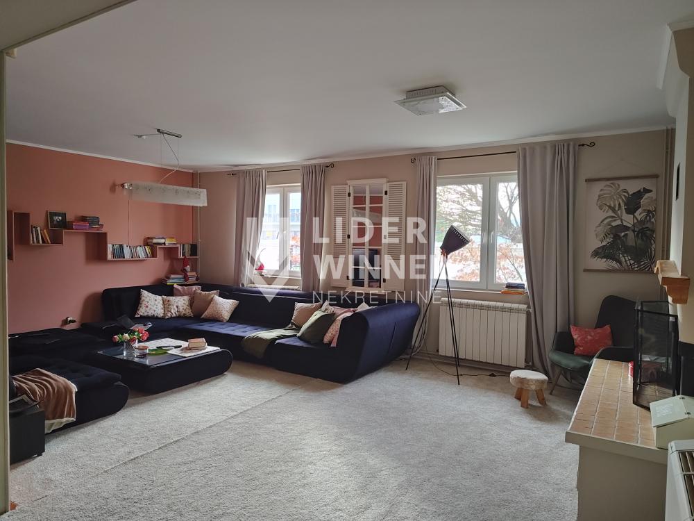 Kuća Prodaja Beograd Ugrinovci 340 m2