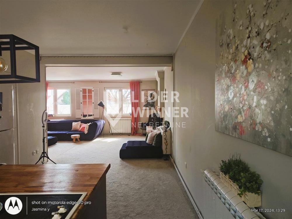 Kuća Prodaja Beograd Ugrinovci 340 m2