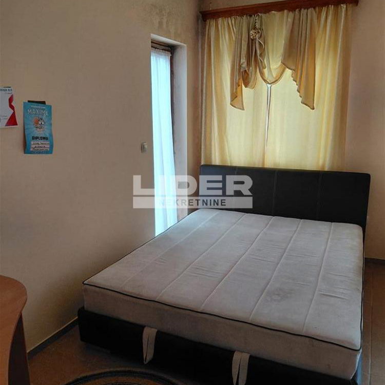 Kuća Prodaja Pećinci  200 m2