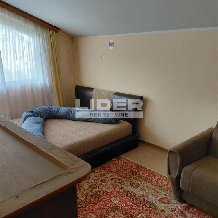Kuća Prodaja Pećinci  200 m2