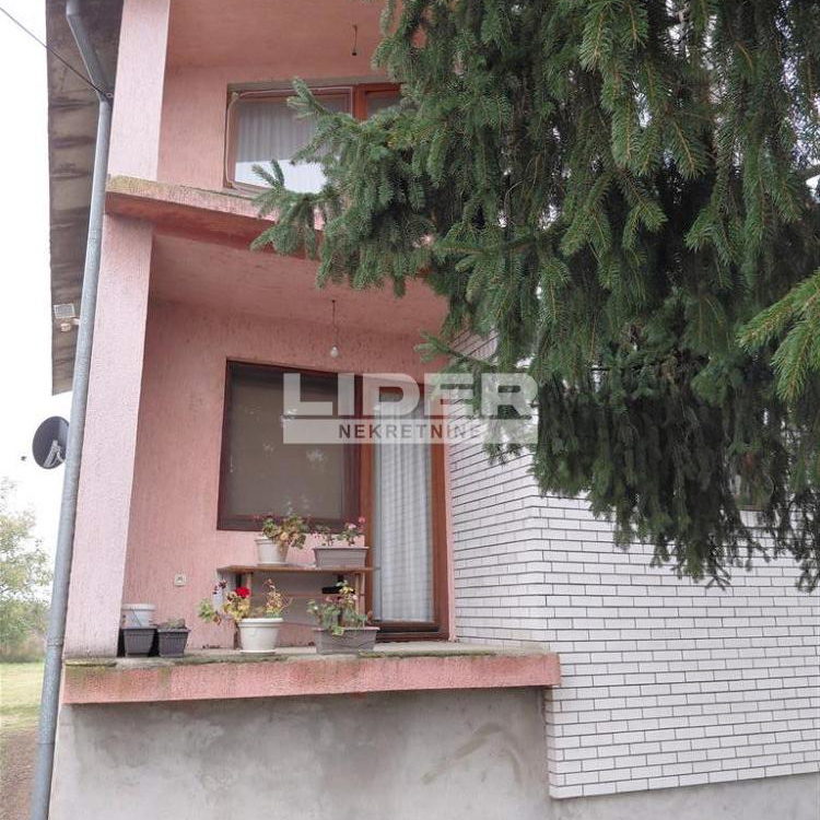 Kuća Prodaja Pećinci  200 m2
