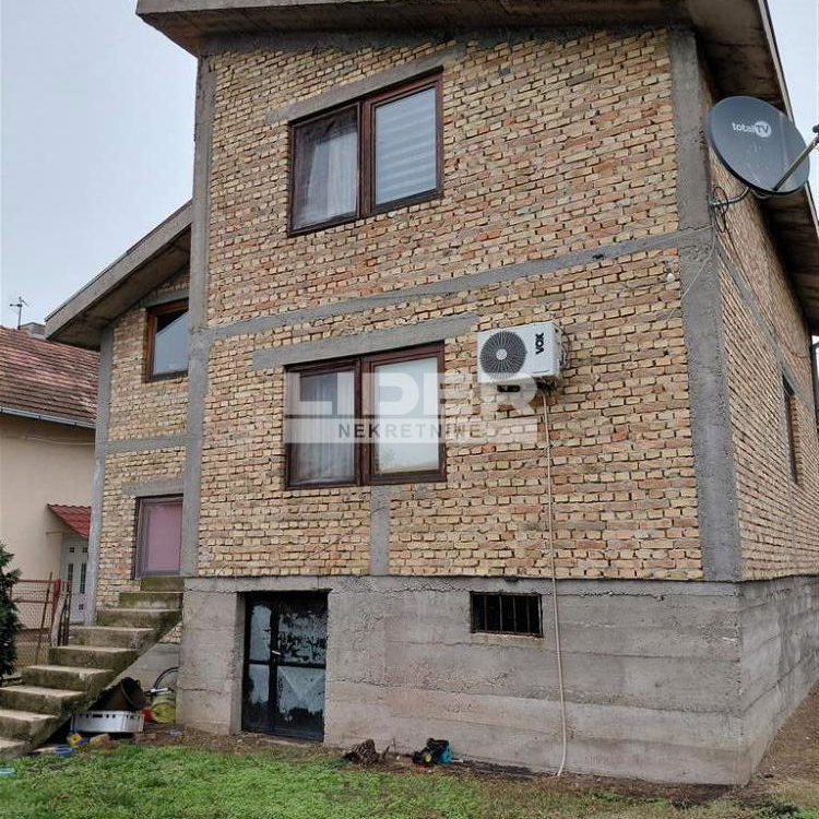 Kuća Prodaja Pećinci  200 m2