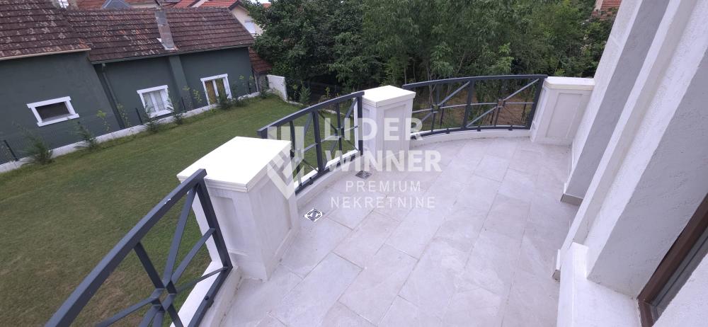 Kuća na prodaju, Surčin, Beograd, 250m², 490.000 €