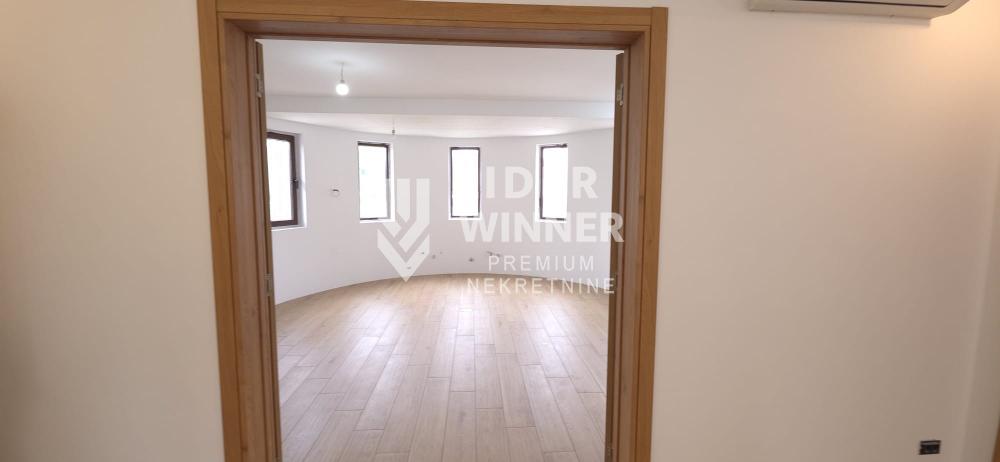 Kuća na prodaju, Surčin, Beograd, 250m², 490.000 €
