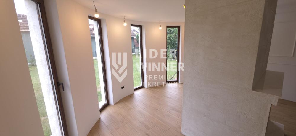 Kuća na prodaju, Surčin, Beograd, 250m², 490.000 €