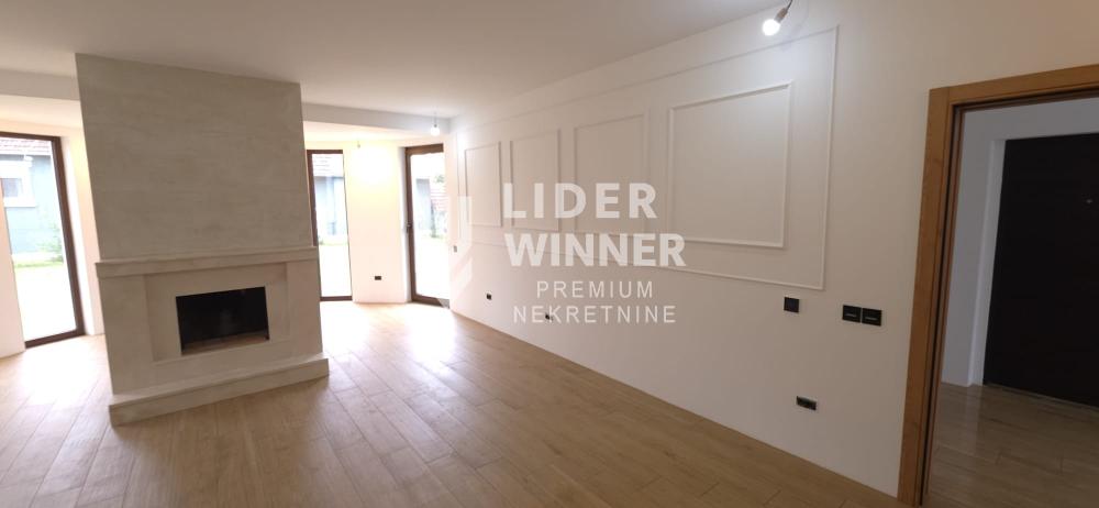 Kuća na prodaju, Surčin, Beograd, 250m², 490.000 €