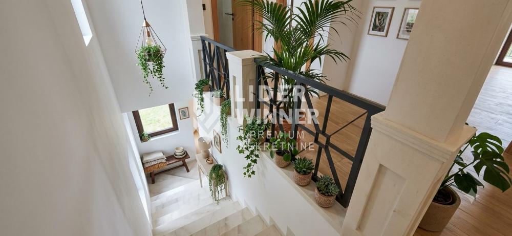 Kuća na prodaju, Surčin, Beograd, 250m², 490.000 €