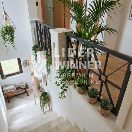 Kuća na prodaju, Surčin, Beograd, 250m², 490.000 €