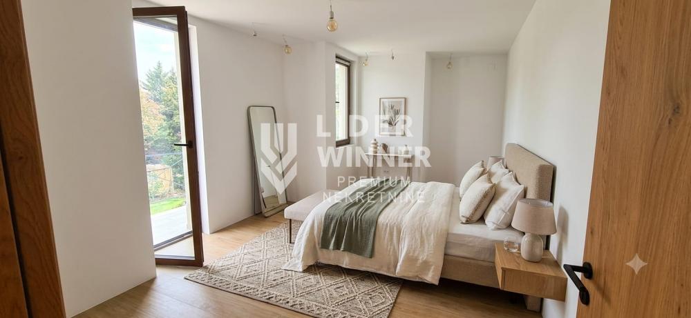 Kuća na prodaju, Surčin, Beograd, 250m², 490.000 €