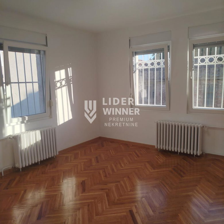 Kuća za izdavanje, Mali Mokri Lug, Beograd, 204m², 2.400 €/mes