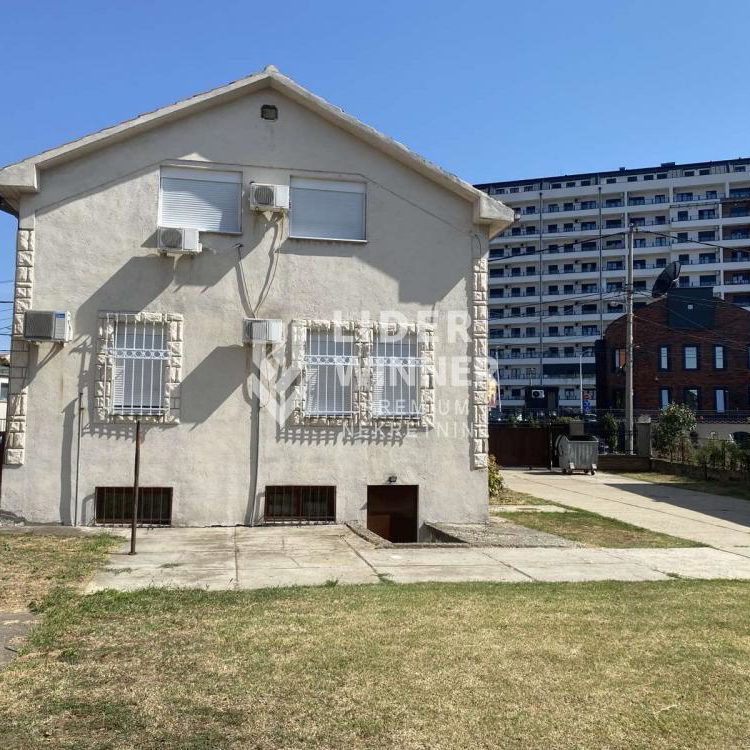 Kuća za izdavanje, Mali Mokri Lug, Beograd, 204m², 2.400 €/mes