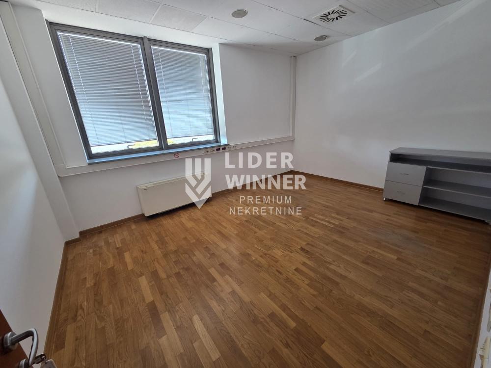 Lokal Izdavanje Beograd Bežanijska Kosa 1 330 m2