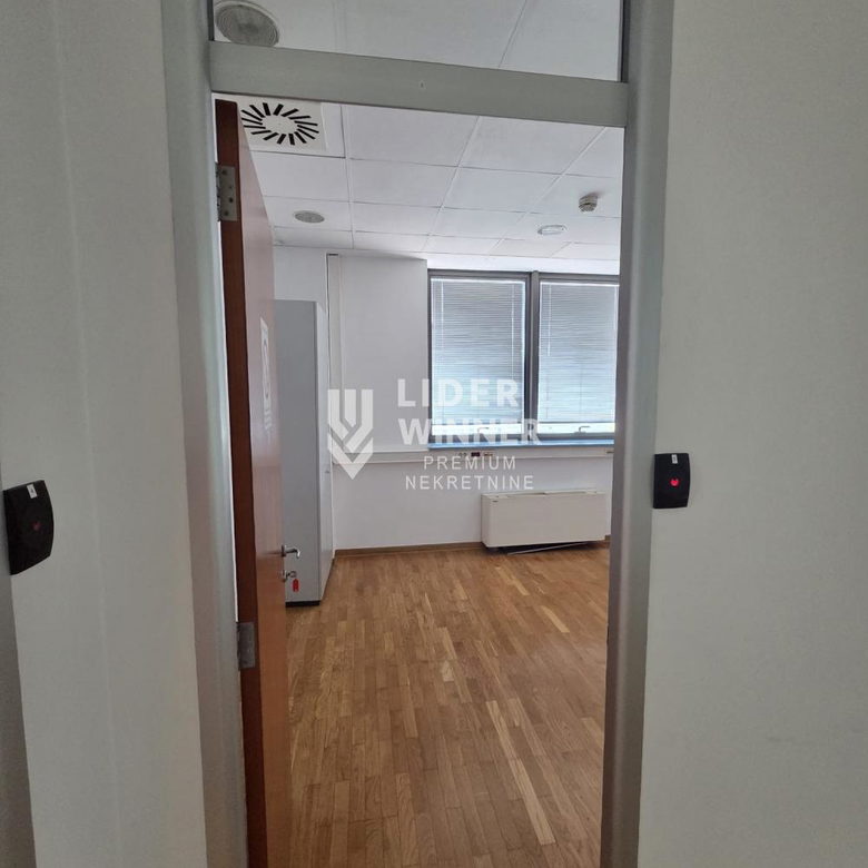 Lokal Izdavanje Beograd Bežanijska Kosa 1 330 m2