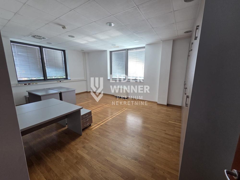 Lokal Izdavanje Beograd Bežanijska Kosa 1 330 m2