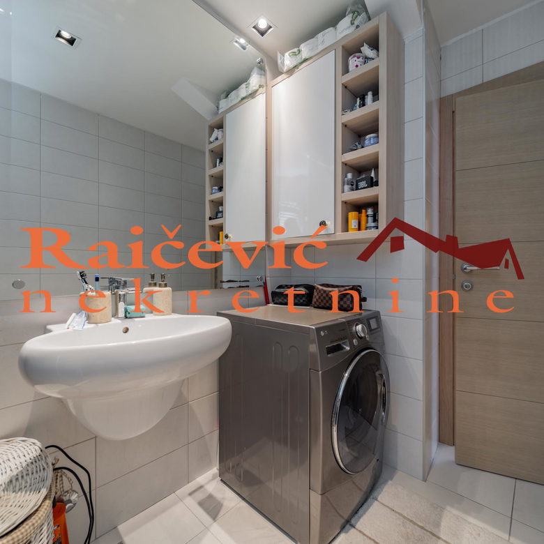 Trosoban stan na prodaju, Crveni Krst, Beograd, 83m², 389.000 €