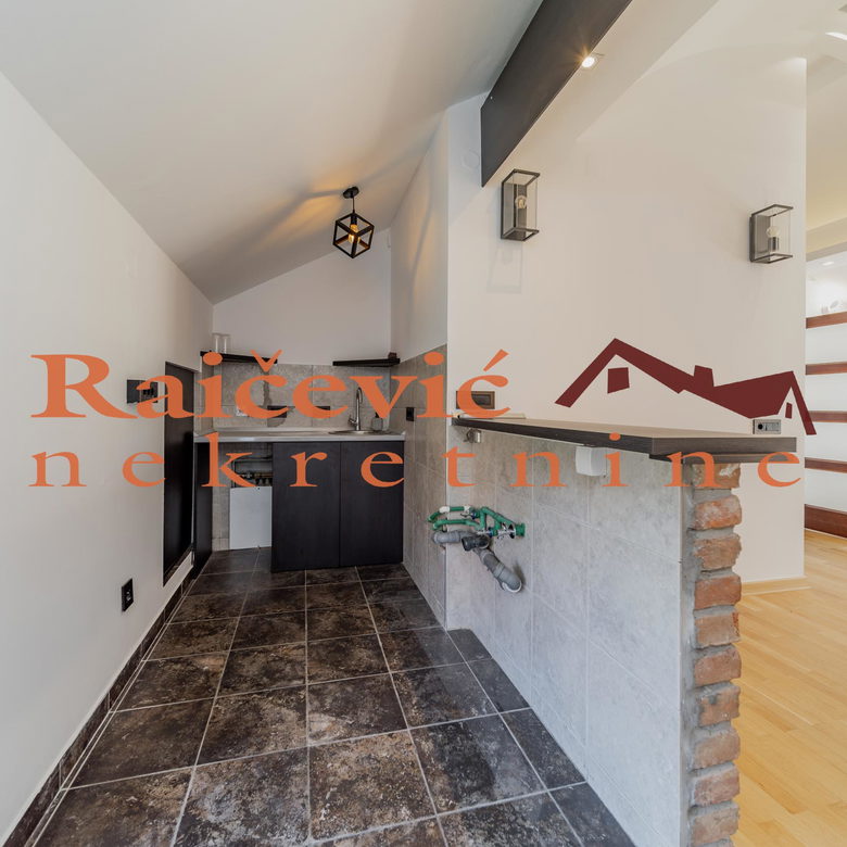 Lokal Izdavanje Beograd Lekino Brdo 90 m2
