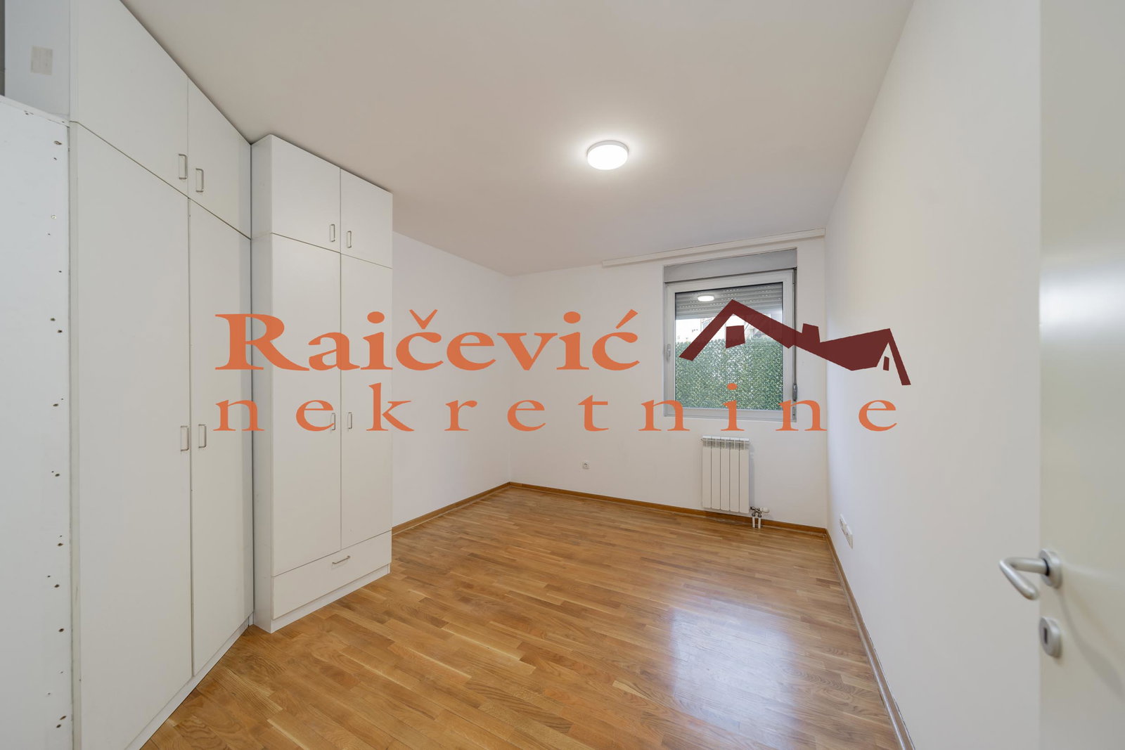 148685 Četvorosoban stan za izdavanje, Voždovac, Beograd, 117m², 1.000 €/mes