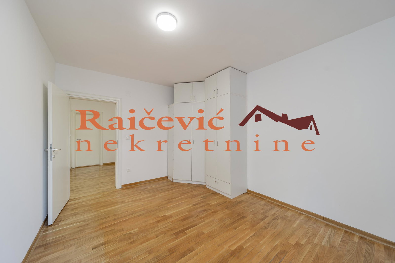 148686 Četvorosoban stan za izdavanje, Voždovac, Beograd, 117m², 1.000 €/mes