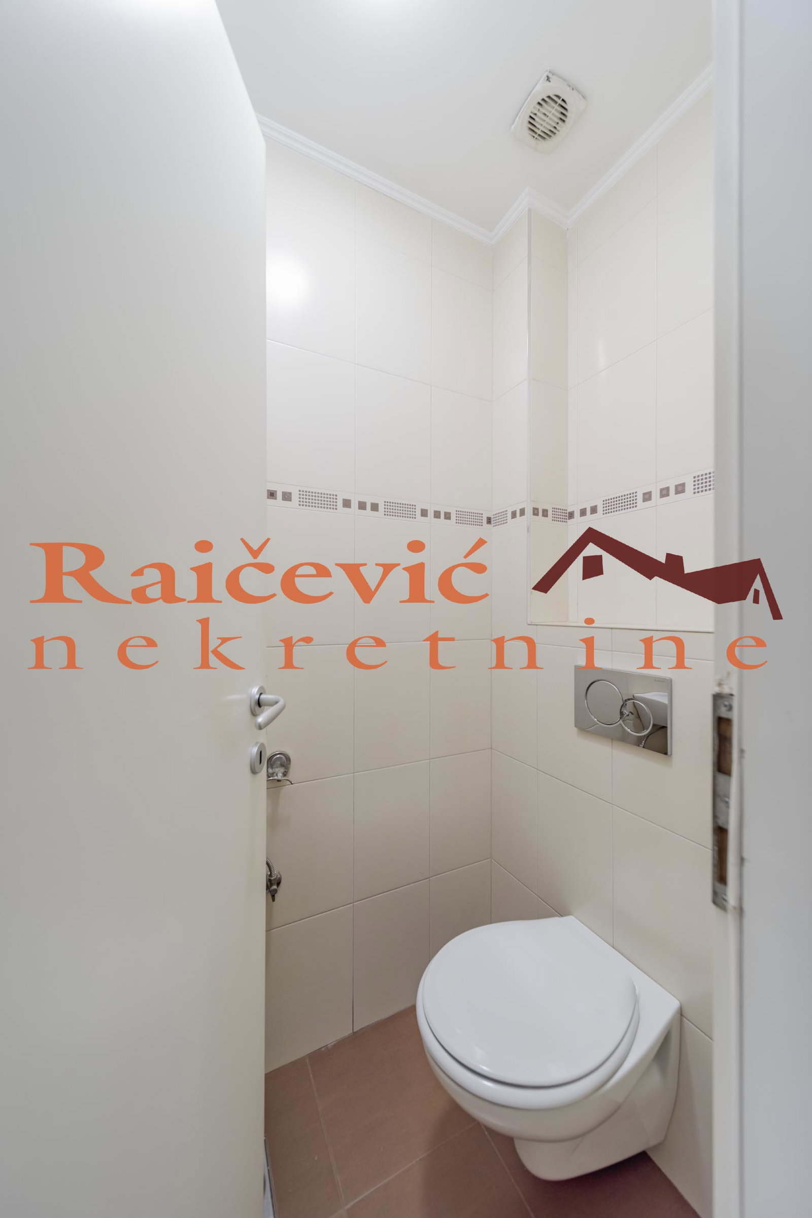 148687 Četvorosoban stan za izdavanje, Voždovac, Beograd, 117m², 1.000 €/mes