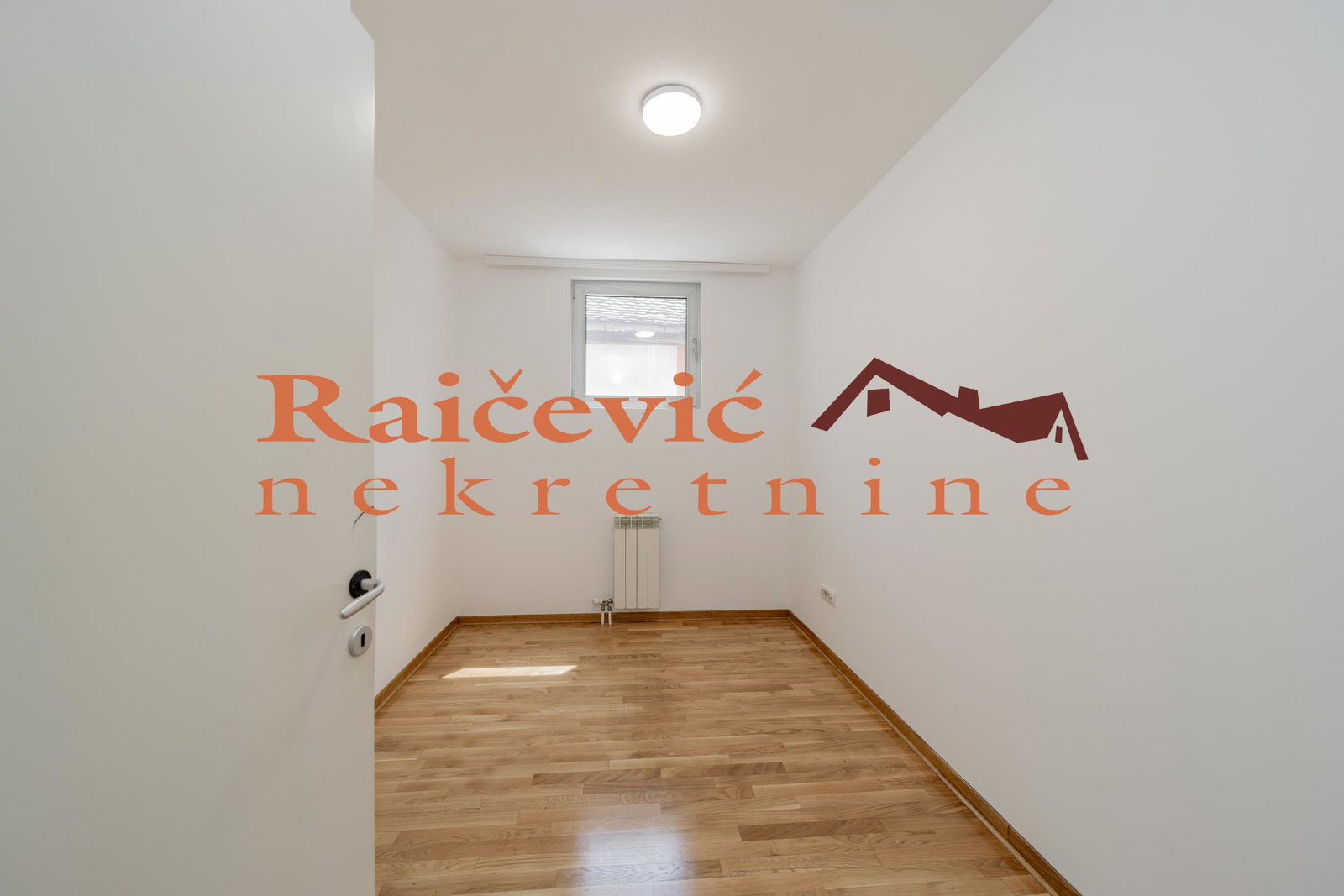 148691 Četvorosoban stan za izdavanje, Voždovac, Beograd, 117m², 1.000 €/mes