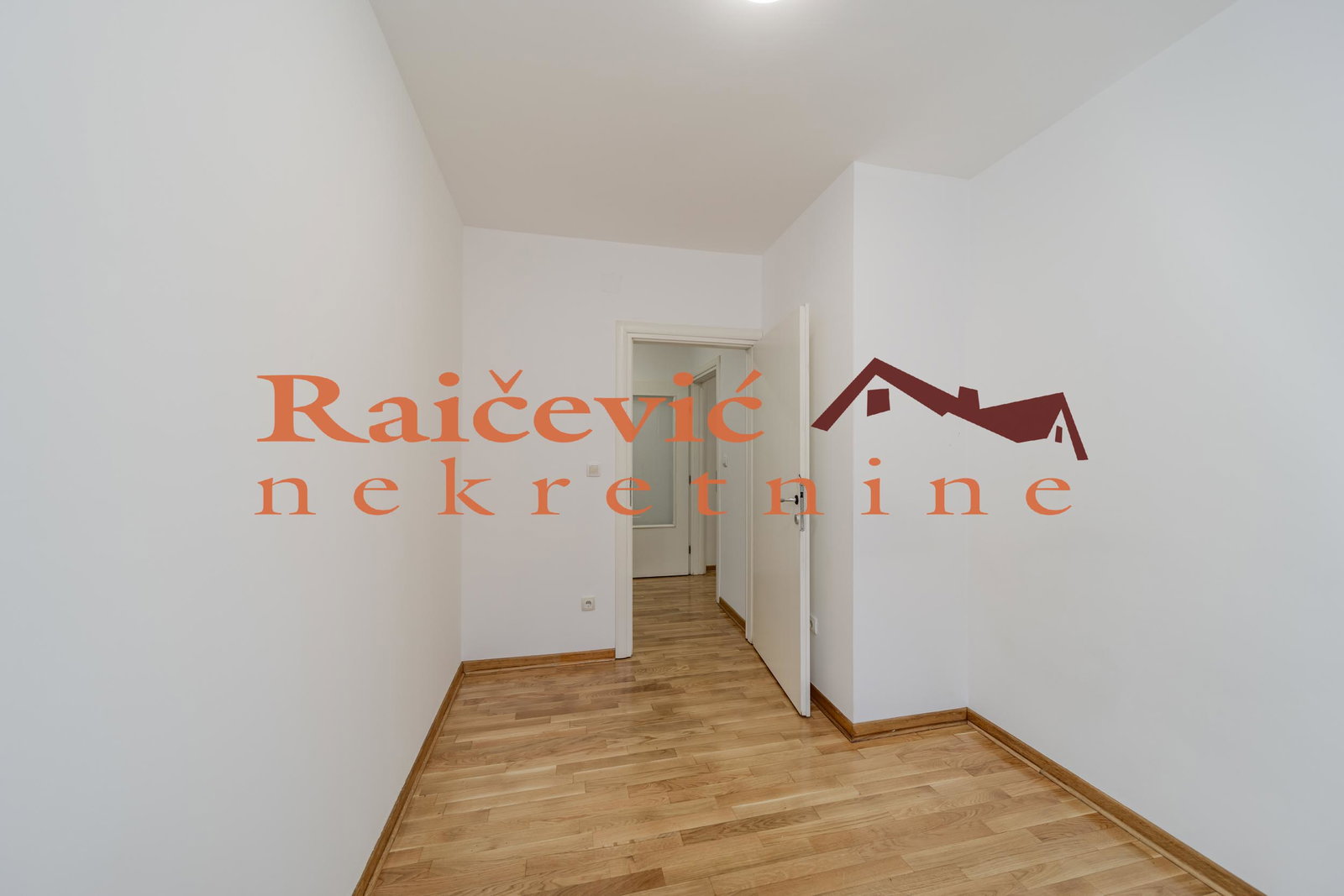 148692 Četvorosoban stan za izdavanje, Voždovac, Beograd, 117m², 1.000 €/mes