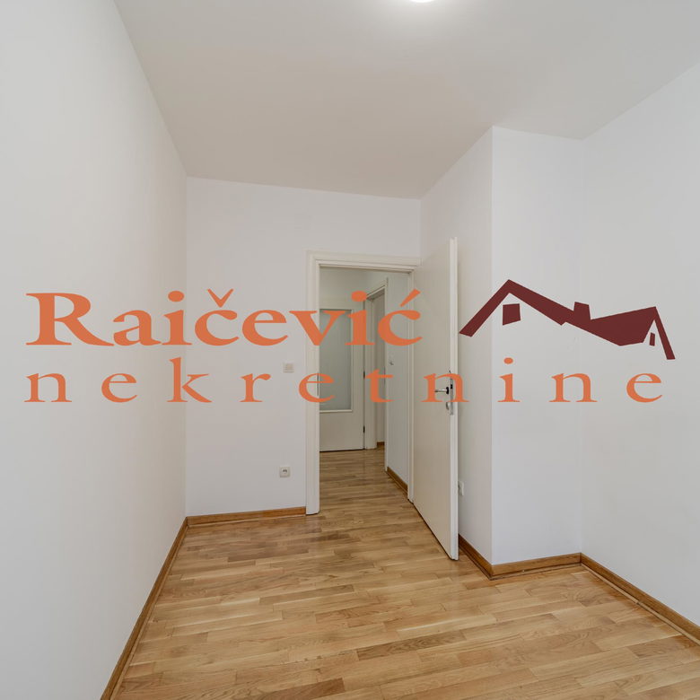 Četvorosoban stan za izdavanje, Voždovac, Beograd, 117m², 1.000 €/mes