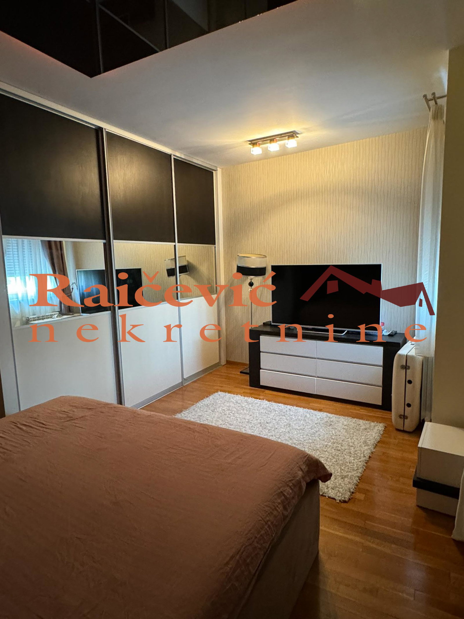 149256 Petosoban stan na prodaju, Skojevsko Naselje, Beograd, 268m², 580.000 €