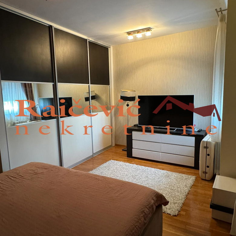 Petosoban stan na prodaju, Skojevsko Naselje, Beograd, 268m², 580.000 €