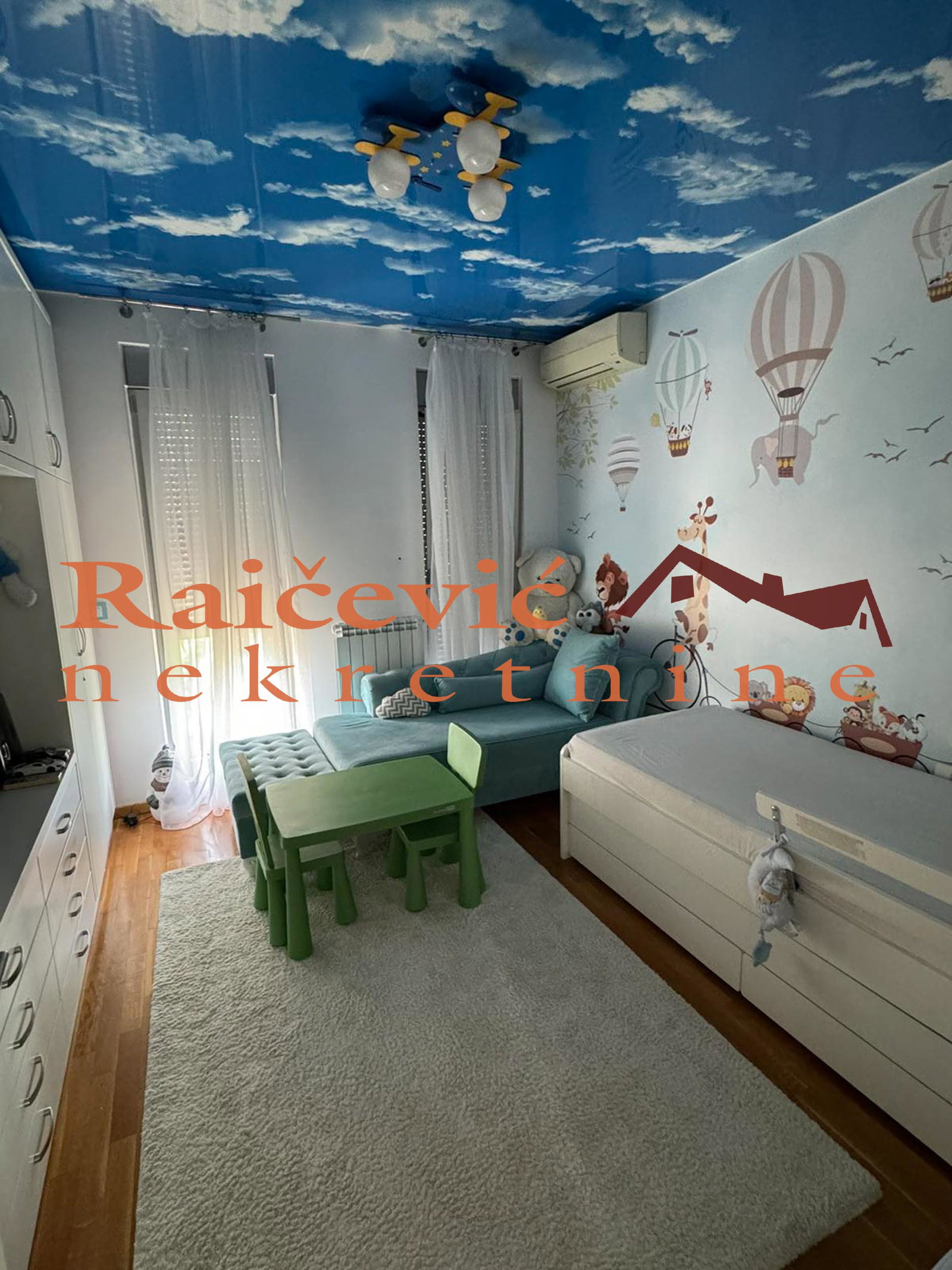 149257 Petosoban stan na prodaju, Skojevsko Naselje, Beograd, 268m², 580.000 €