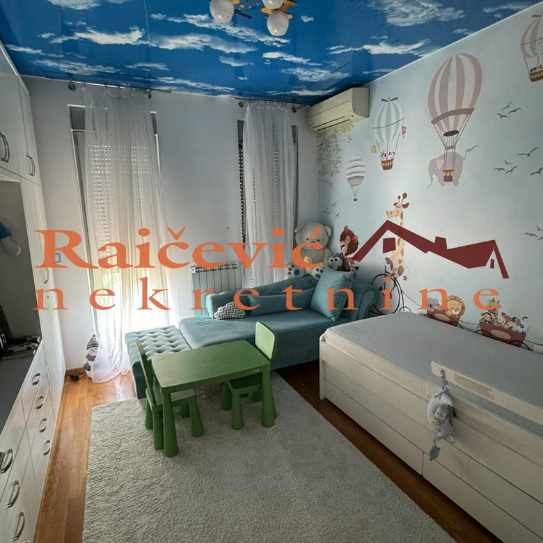 Petosoban stan na prodaju, Skojevsko Naselje, Beograd, 268m², 580.000 €