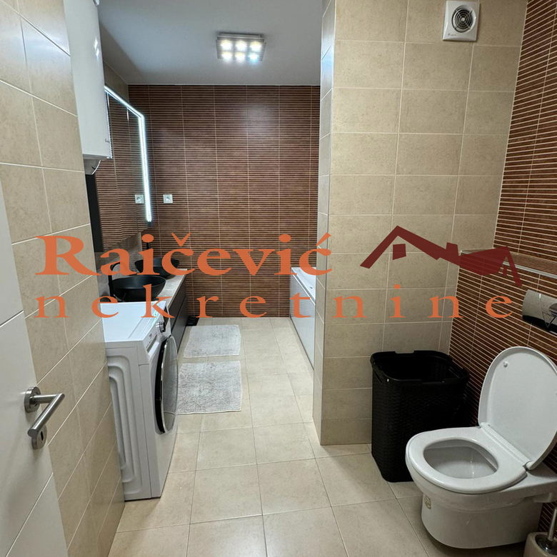 Petosoban stan na prodaju, Skojevsko Naselje, Beograd, 268m², 580.000 €