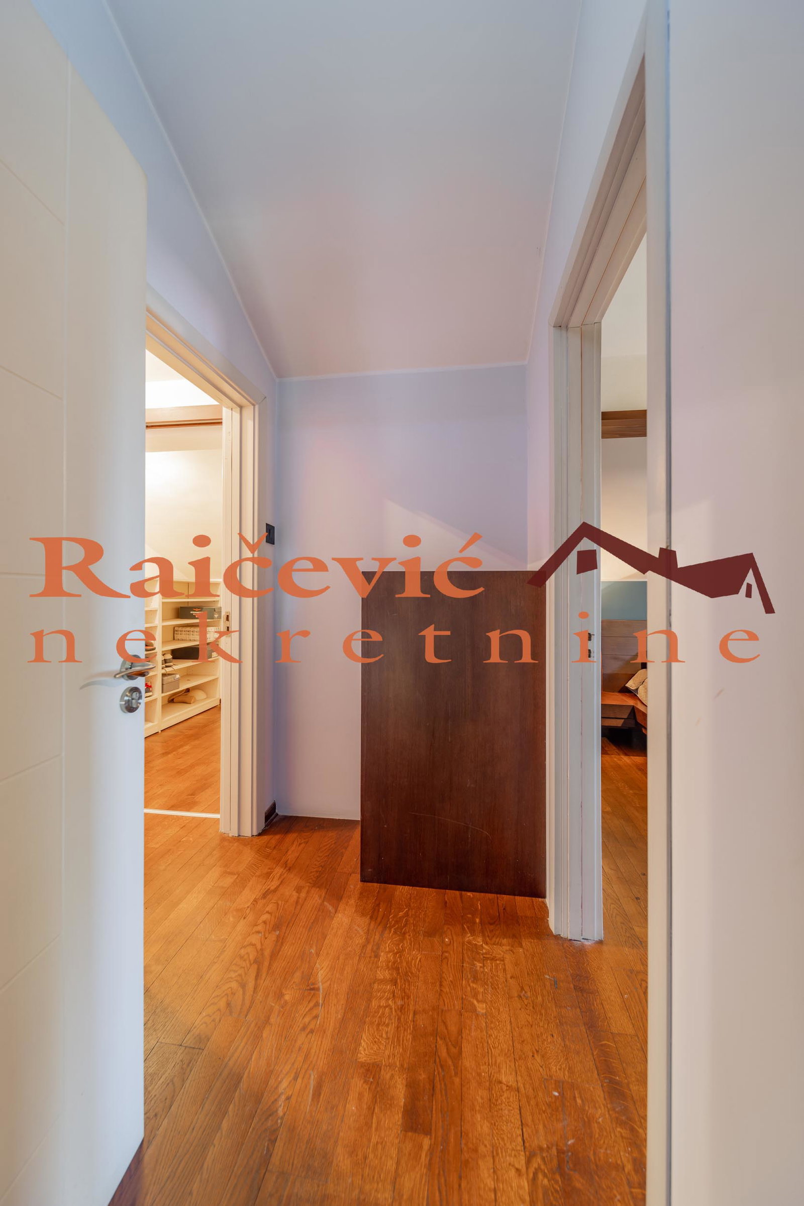 Četvorosoban stan na prodaju, Autokomanda, Beograd, 136m², 380.000 €
