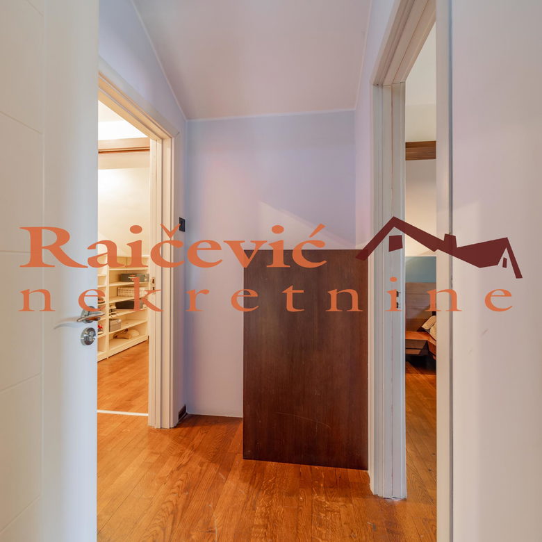 Četvorosoban stan na prodaju, Autokomanda, Beograd, 136m², 380.000 €