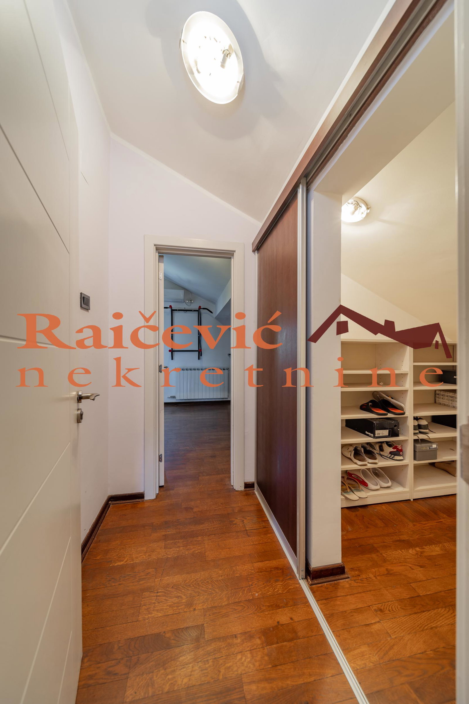 Četvorosoban stan na prodaju, Autokomanda, Beograd, 136m², 380.000 €