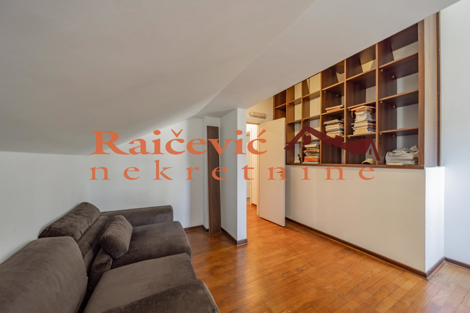 Četvorosoban stan na prodaju, Autokomanda, Beograd, 136m², 380.000 €