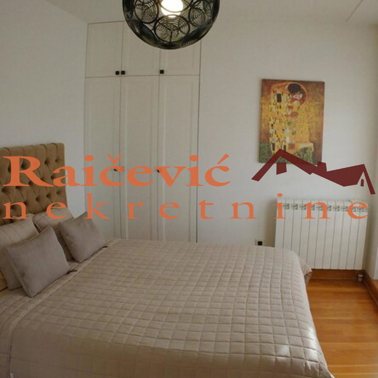 Četvorosoban stan na prodaju, Autokomanda, Beograd, 103m², 520.000 €