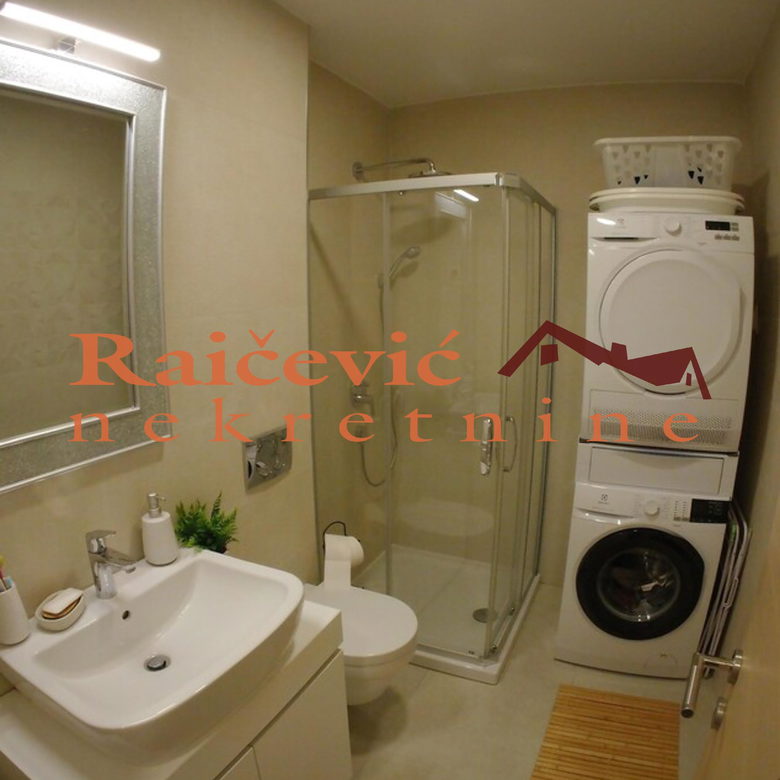 Četvorosoban stan na prodaju, Autokomanda, Beograd, 103m², 520.000 €