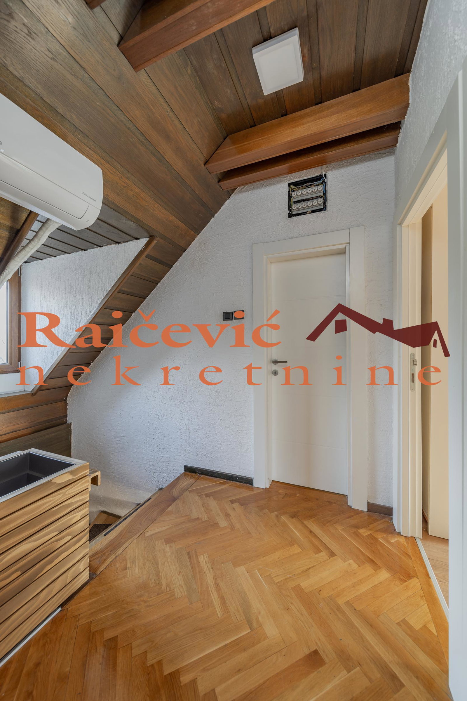 150473 Kuća za izdavanje, Dedinje, Beograd, 110m², 2.500 €/mes