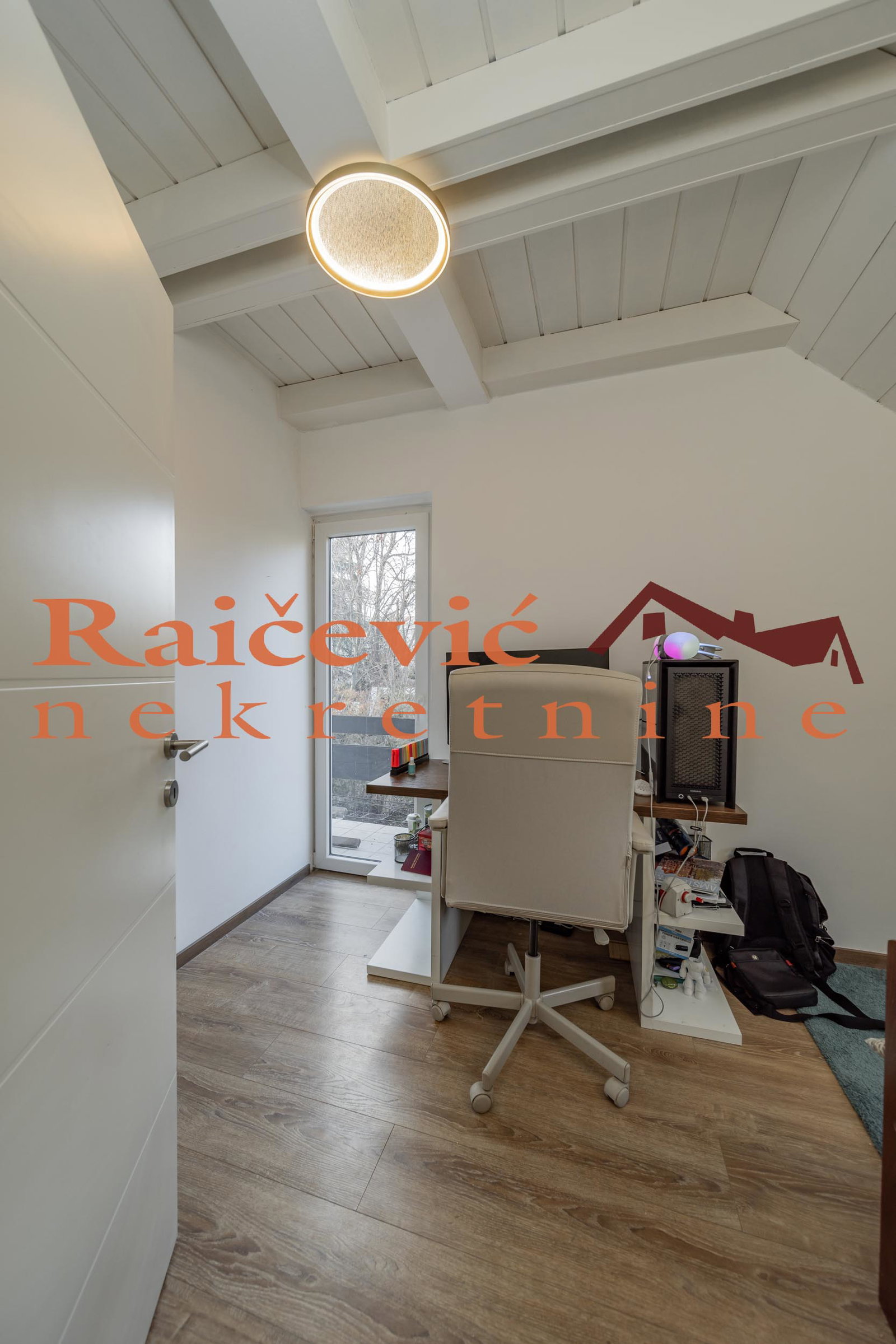 150474 Kuća za izdavanje, Dedinje, Beograd, 110m², 2.500 €/mes
