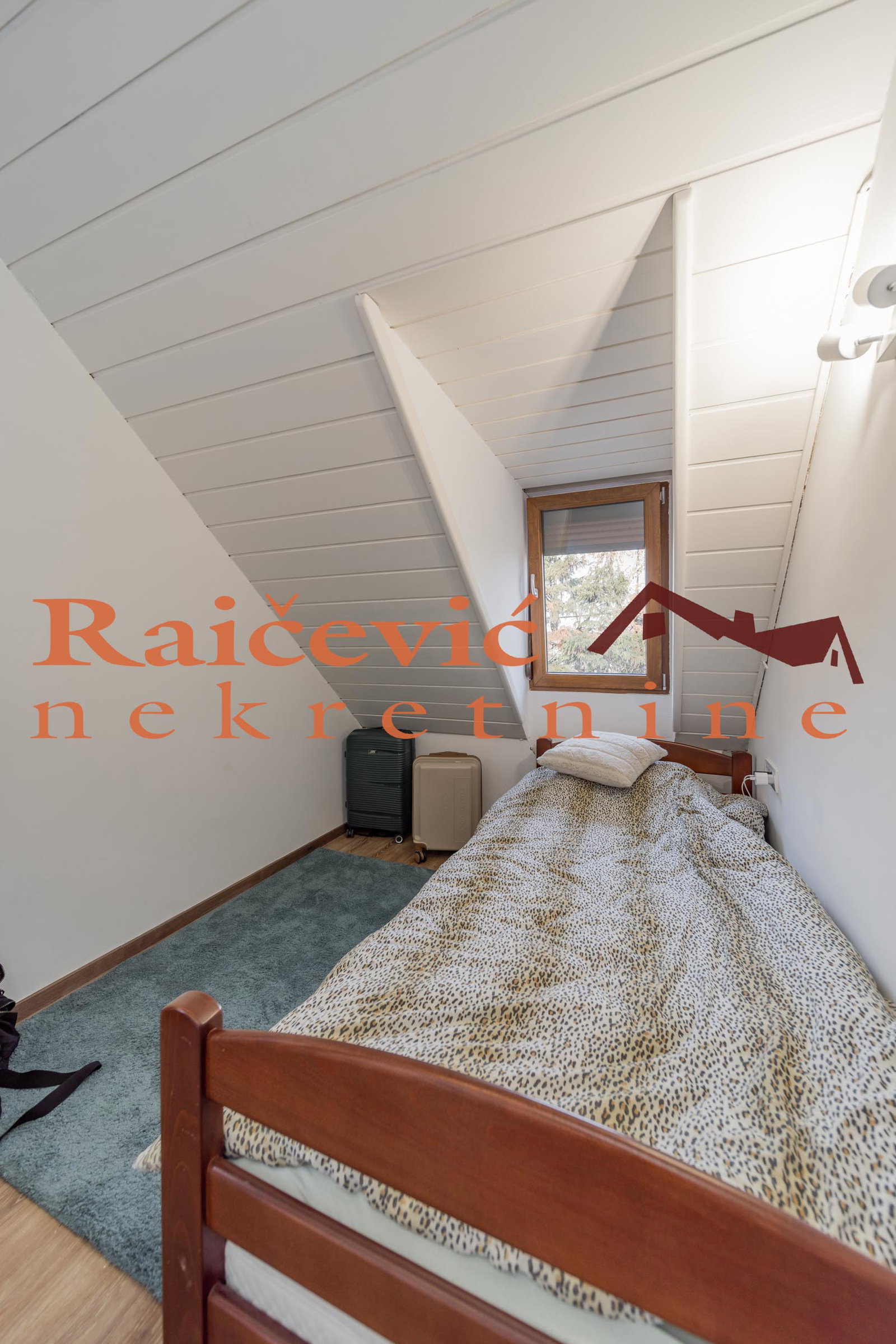 150475 Kuća za izdavanje, Dedinje, Beograd, 110m², 2.500 €/mes