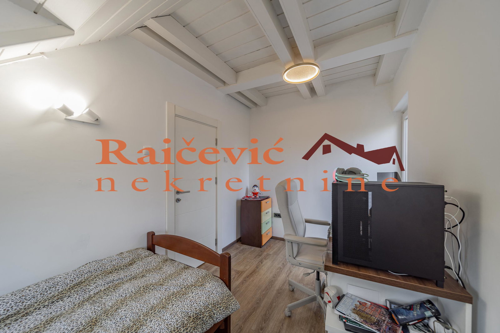 150476 Kuća za izdavanje, Dedinje, Beograd, 110m², 2.500 €/mes