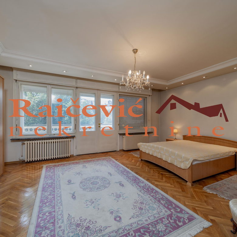 Kuća Prodaja   273 m2